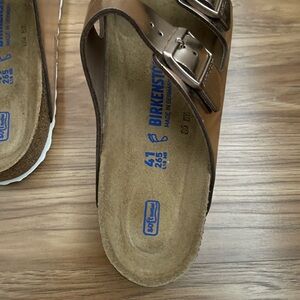 Rose gold Birkenstock women’s 10 wide (adjustable)